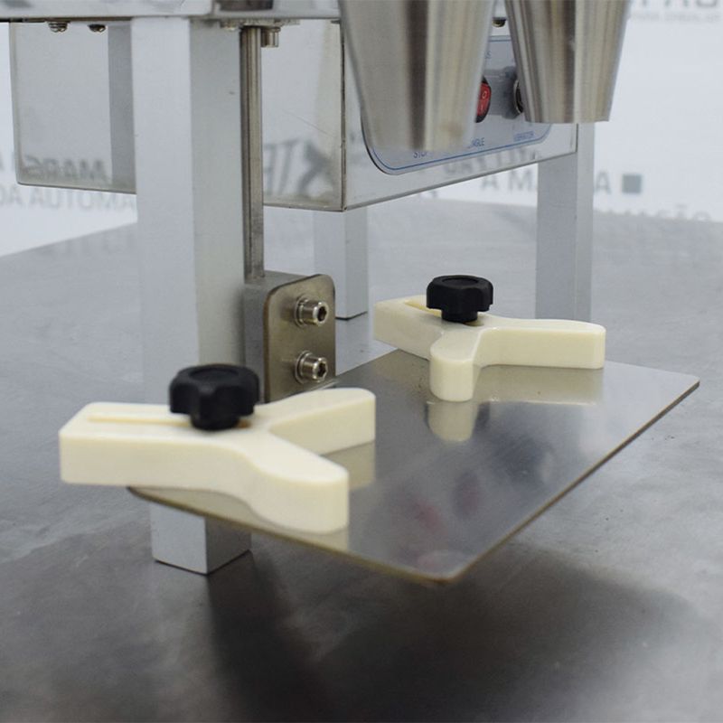 Envasadora-e-Contadora-Semiautomatica-De-Capsulas---Genius-2a-Suporte