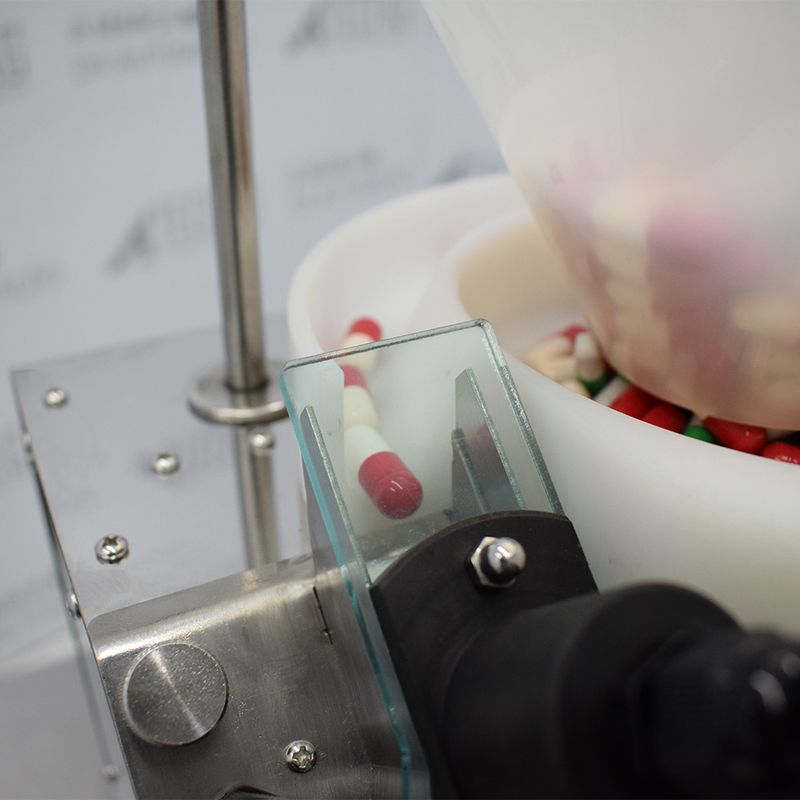 Envasadora-e-Contadora-Semiautomatica-De-Capsulas---Genius-2a-Funil2