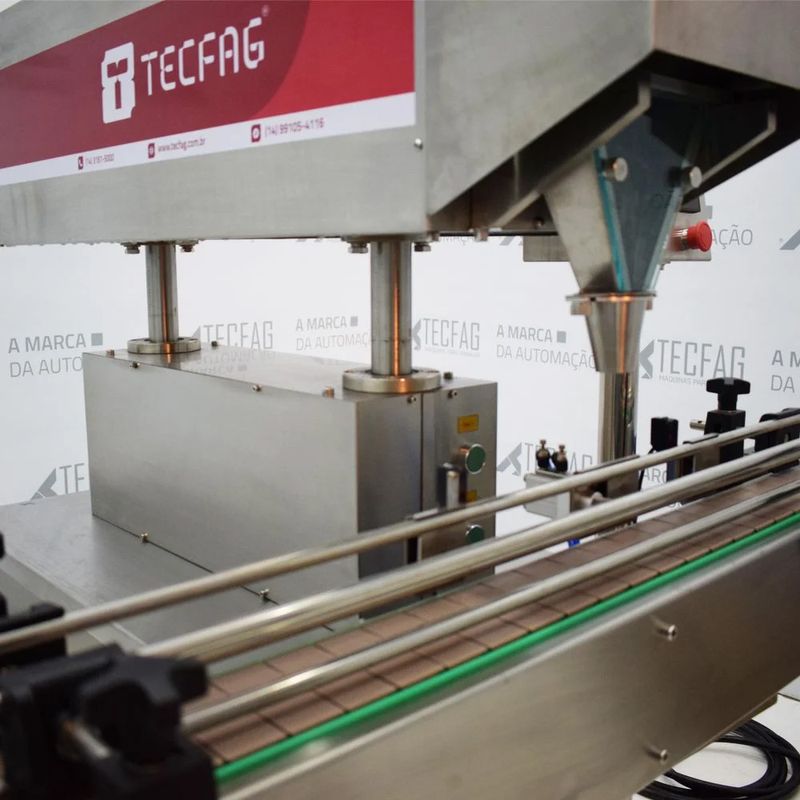 Envasadora-e-Contadora-Semiautomatica-De-Capsulas---Genius-8-Esteira