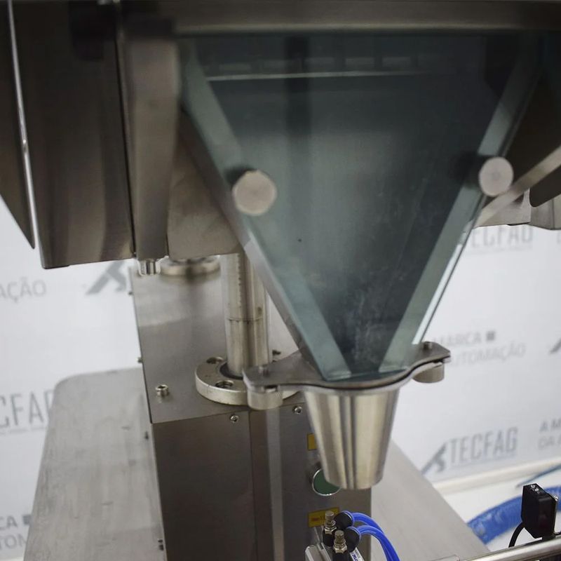 Envasadora-e-Contadora-Semiautomatica-De-Capsulas---Genius-8-Funil