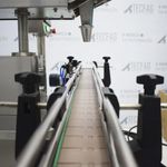 Envasadora-e-Contadora-Semiautomatica-De-Capsulas---Genius-8-Esteira2
