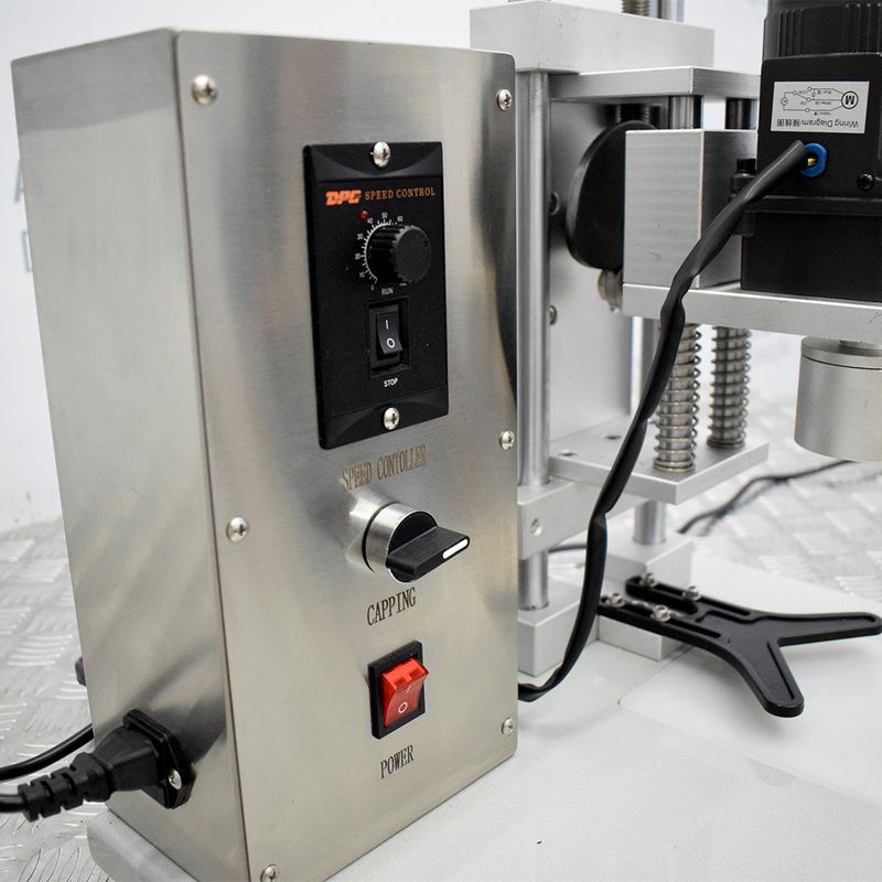 Rosqueadeira-Semiautomatica-de-Tampas---DHZ-450A-Painel