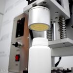 Rosqueadeira-Semiautomatica-de-Tampas---DHZ-450A-Rosquear