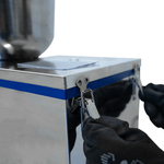 Dosadora-com-Balanca-Eletronica-de-Bancada-para-Pos-de-Baixa-Fluidez-TDM25F-trava